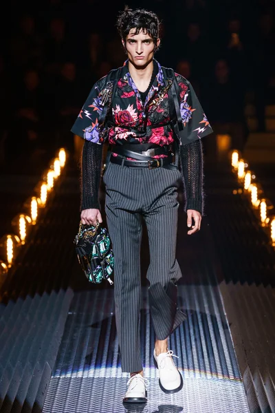 Look 15